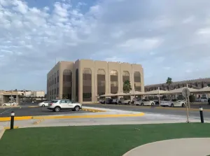 مطلوب موظف مطعم فول وفلافل و كشري و حواوشي في الدمام للتوظيف الفوري براتب ممتاز