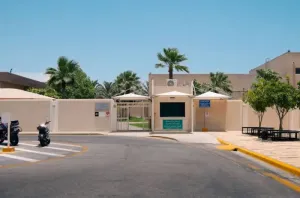 مطلوب معلمين ومعلمات للعمل في مدارس أرامكو للمغتربين التابعة لشركة النفط السعودي (آرامكو) براوتب سخية جدآ . متوقع الراتب 50 إلى 70 ألف دولار سنويآ