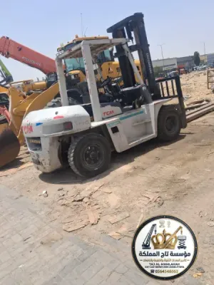 رافعات شوكية للايجار بالقطيف — 16طن 20طن 25طن ديزل موديل حديث - 0564548663