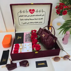 بوكس اهداء نسائي شنطة و شوز  مع تصميم عبارة الاهداء