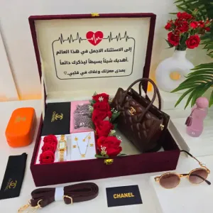 بوكس اهداء نسائي شنطة و شوز  مع تصميم عبارة الاهداء