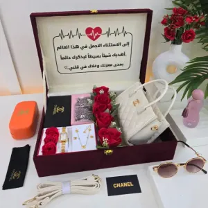 بوكس اهداء نسائي شنطة و شوز  مع تصميم عبارة الاهداء