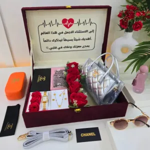 بوكس اهداء نسائي شنطة و شوز  مع تصميم عبارة الاهداء