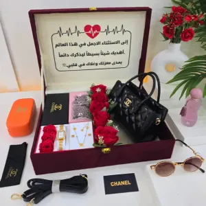 بوكس اهداء نسائي شنطة و شوز  مع تصميم عبارة الاهداء