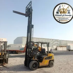إيجار رافعة شوكية في القطيف | فوركلفت كهرباء وديزل | 1.5 طن إلى 30 طن | للمصانع والمستودعات | Forklift Qatif