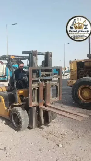 إيجار رافعة شوكية في القطيف | فوركلفت كهرباء وديزل | 1.5 طن إلى 30 طن | للمصانع والمستودعات | Forklift Qatif