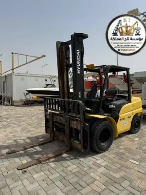 إيجار رافعة شوكية في القطيف | فوركلفت كهرباء وديزل | 1.5 طن إلى 30 طن | للمصانع والمستودعات | Forklift Qatif