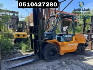 رافعات شوكية كوماتسو وتويوتا للإيجار بحالة ممتازة