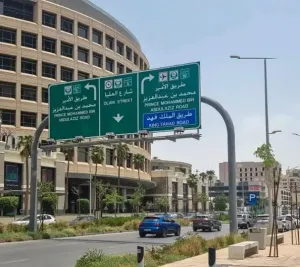 مطلوب سائق توصيل طلبات مطاعم كل طلب ب10ريال وعدد الطلبات اليومية كبير جدآ والتوظيف فوري