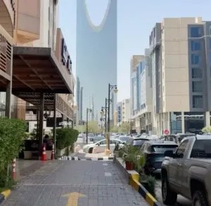 مطلوب سائق خاص للعمل في مطعم في الرياض براتب 5000ريال و 8ريال عن كل طلب إضافي شرط أن يتحمل السائق تكاليف توفير وتشغيل سيارة العمل