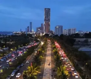 مطلوب سائق للعمل في توصيل طلبات المطاعم في جدة . السيارة و البنزين و الإنترنت و السكن مجانآ و الراتب ممتاز