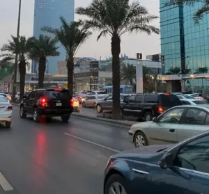 مطلوب سائق للعمل في شركة توصيل في الرياض في السعودية براتب ممتاز - السيارة و البنزين و السكن متوفر مجانآ