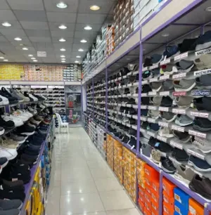 مطلوب بائع للعمل في محلات بيع أحذية رجالية في الرياض وبراتب جيد