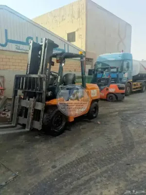 فوركلفت 2.5 طن 10 طن 16 طن 20 طن للايجار في الرياض | TUV Forklift