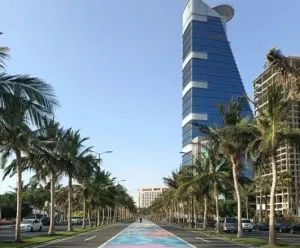 مطلوب عامل للعمل في مطعم في جدة براتب ممتاز . التقديم متاح لجميع الجنسيات
