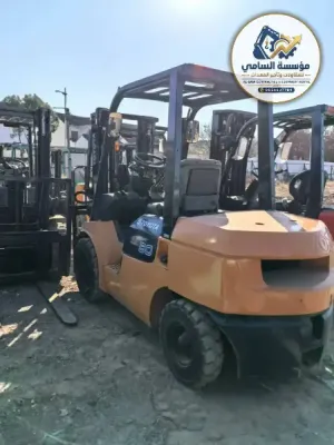 فوركلفت للإيجار في القطيف بقدرات 1–10 طن وأكثر حسب الطلب، وارتفاعات رفع متعددة تناسب المستودعات والمصانع والمشاريع ومواقع الإنشاء.