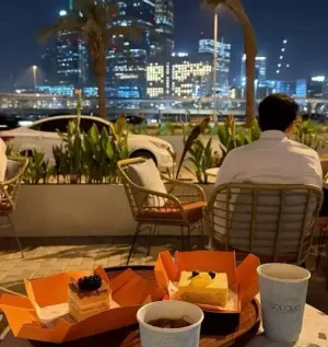 مطلوب عامل للعمل في مطعم صغير في الرياض براتب جيد . السكن متوفر مجانآ . تجديدة الإقامة السنوية مجانآ على حساب المطعم