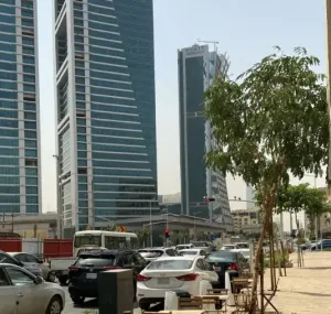 مطلوب عامل ترتيب خضار و فواكه للعمل في الرياض حي النسيم . الأكل على حساب المحل . متوفر مكان للنوم داخل المحل أيضآ . الراتب جيد