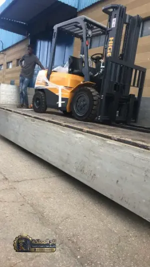 🚜 رافعة شوكية للإيجار في الدمام | فوركلفت 1.5 و2 و3.5 و7 طن | Forklift Rental