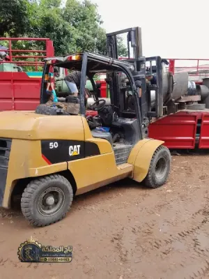 🚜 رافعة شوكية للإيجار في الدمام | فوركلفت 1.5 و2 و3.5 و7 طن | Forklift Rental