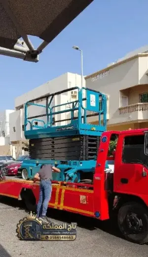 تأجير رافعات مقصية كهربائية في تبوك | عقود مرنة للمشاريع الكبرى والمستودعات