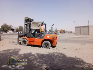 كرين للإيجار بالخبر لأعمال تركيب الواجهات الزجاجية والمظلات والهياكل الحديدية