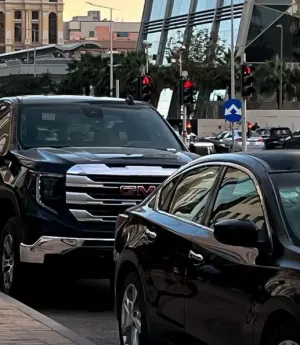 مطلوب سائق خاص للعمل لدة جهة خاصة في السعودية براتب جيد الأكل و الشرب والسكن متوفر مجانآ
