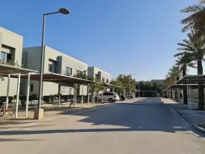 مطلوب سائق للعمل في حي راقي في السعودية براتب 2000ريال السكن وتكاليف الهاتف ووسيلة النقل والإقامة متوفرة مجانآ على حساب الشركة
